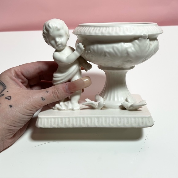 Vintage Victorian cherub baby planter - Picture 2 of 8